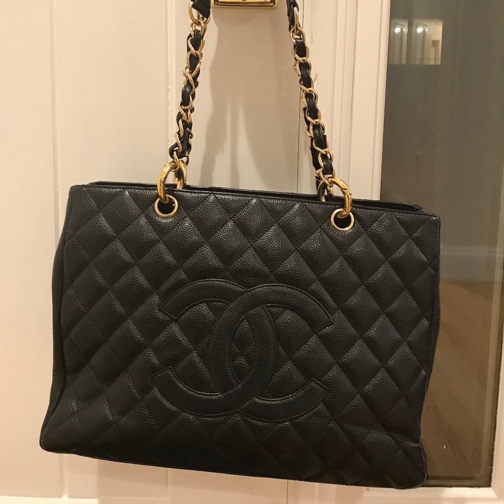 Chanel Caviar Classic Large Shopping Tote (Black)